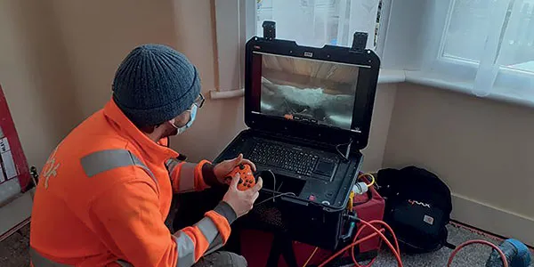 Isolation vide sanitaire par mousse polyuréthane projetée